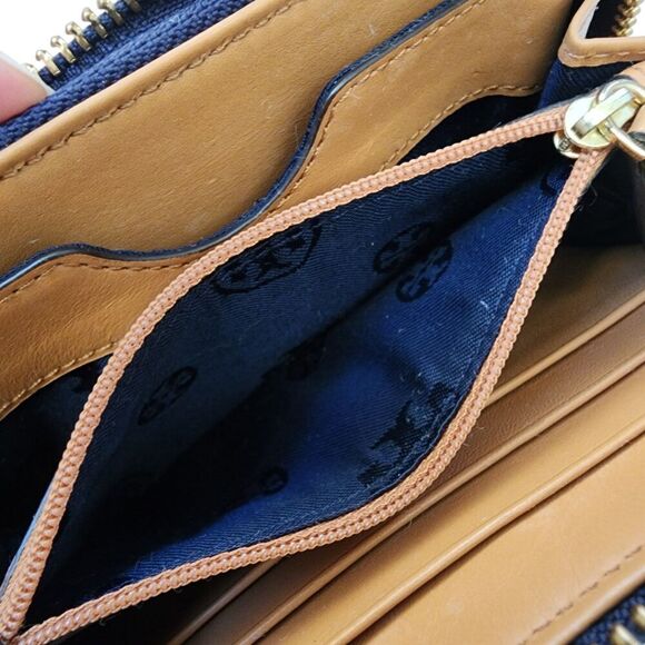 Tory Burch Robinson Wristlet Wallet - Picture 5 of 7